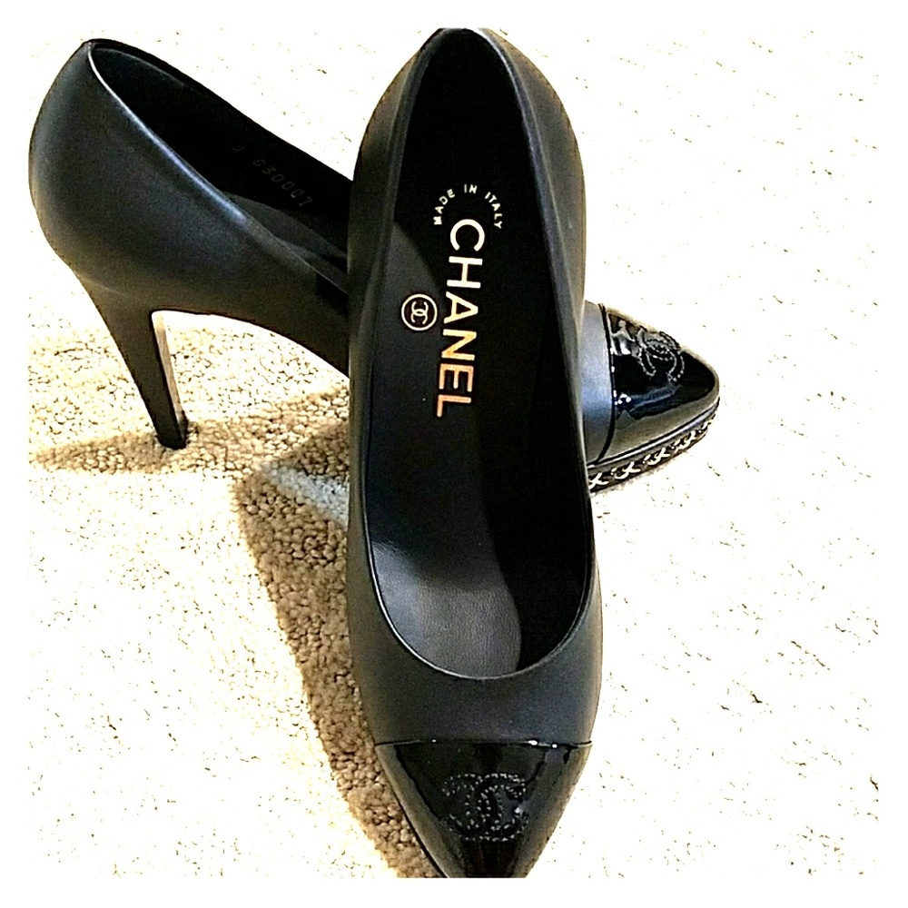 CHANEL Black Patent Cap Toe Leather Pumps